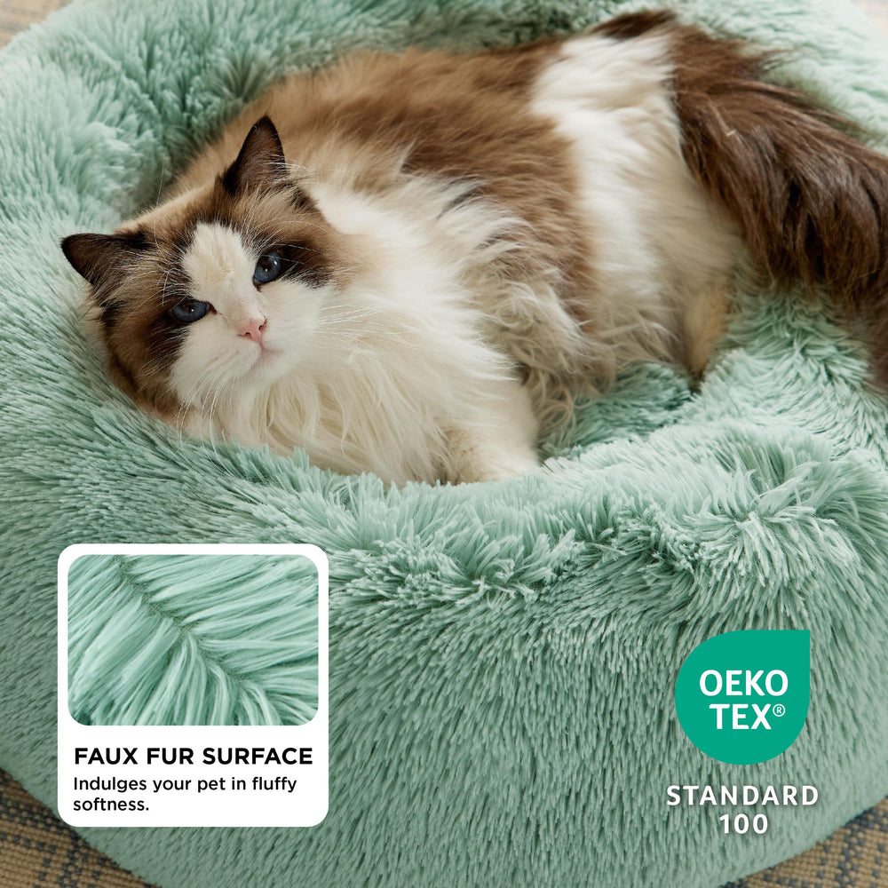 Bedsure cama gato base antideslizante mantiene la cama en su lugar.