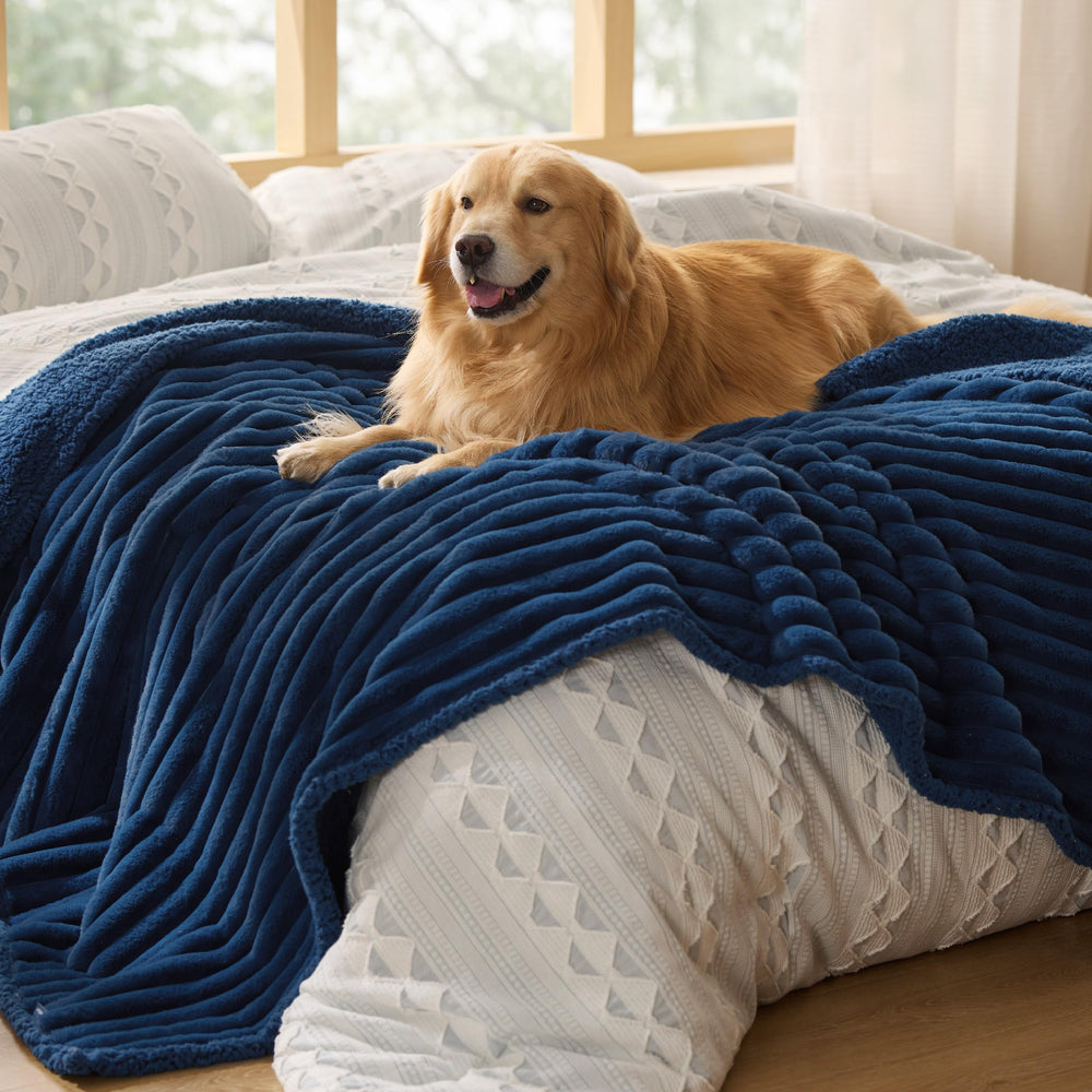Bedsure azul marino elegante para combinar con decoración del hogar.