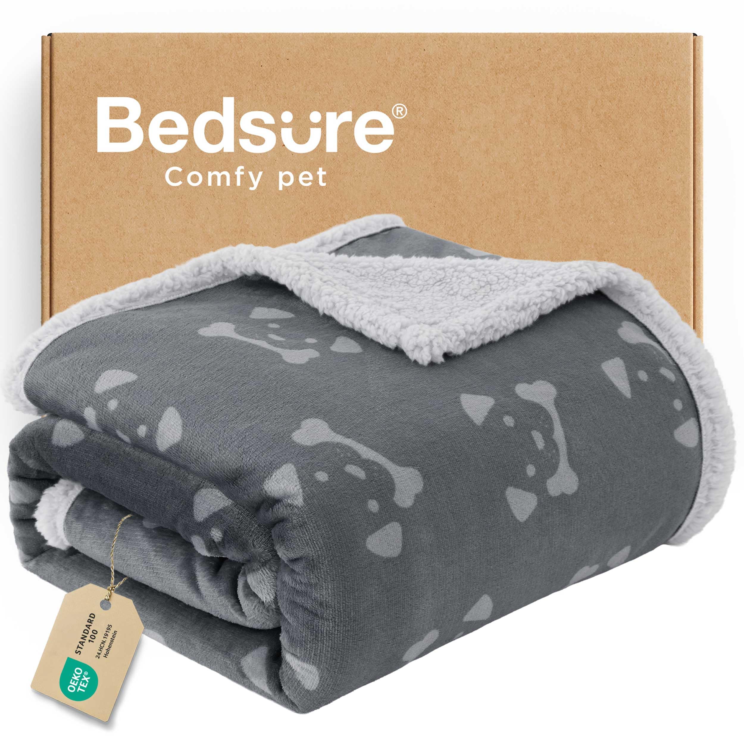 Manta Bedsure gris ancla combina con decoraciones modernas.
