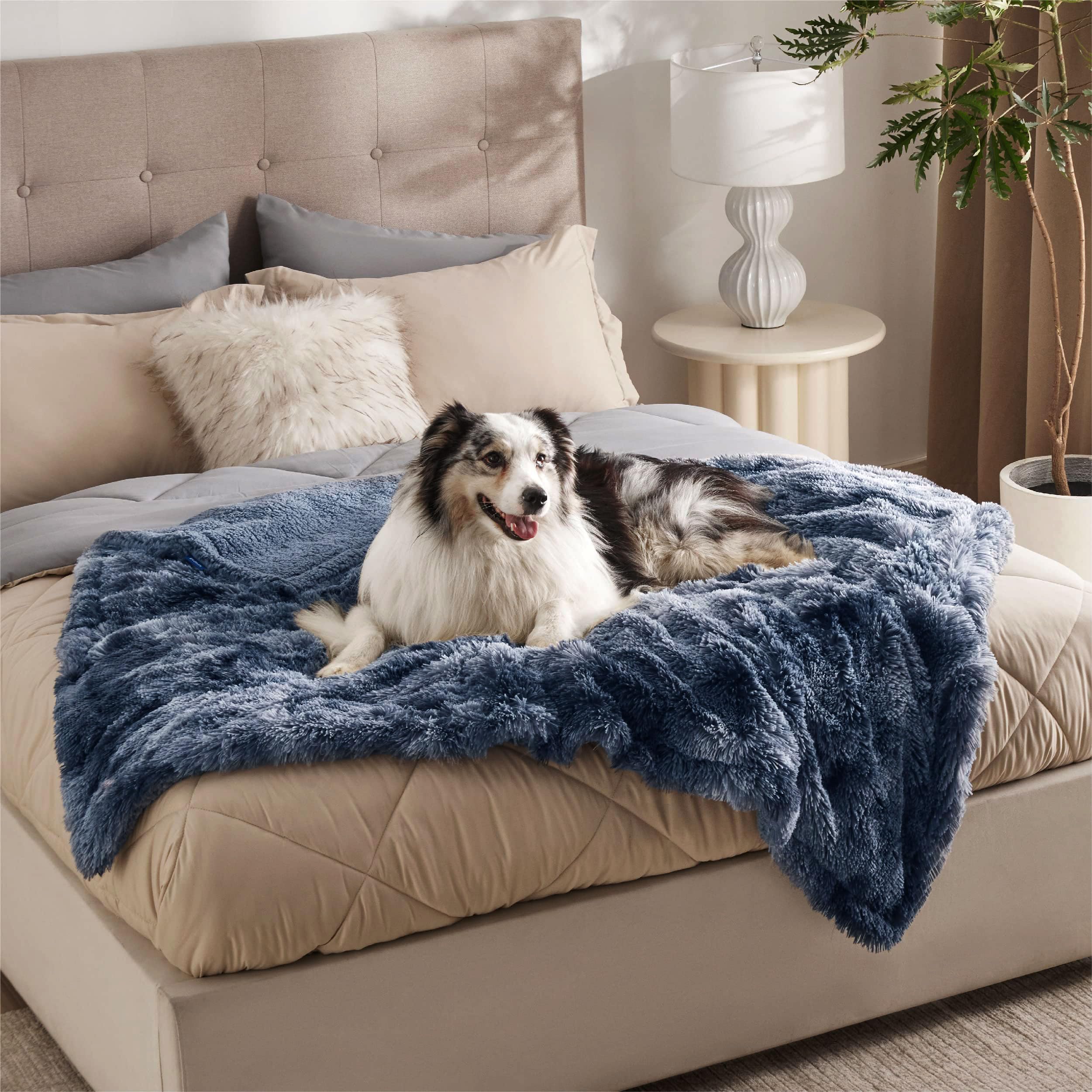 Bedsure manta doble cara con sherpa suave y pelo sintético para mayor calma.