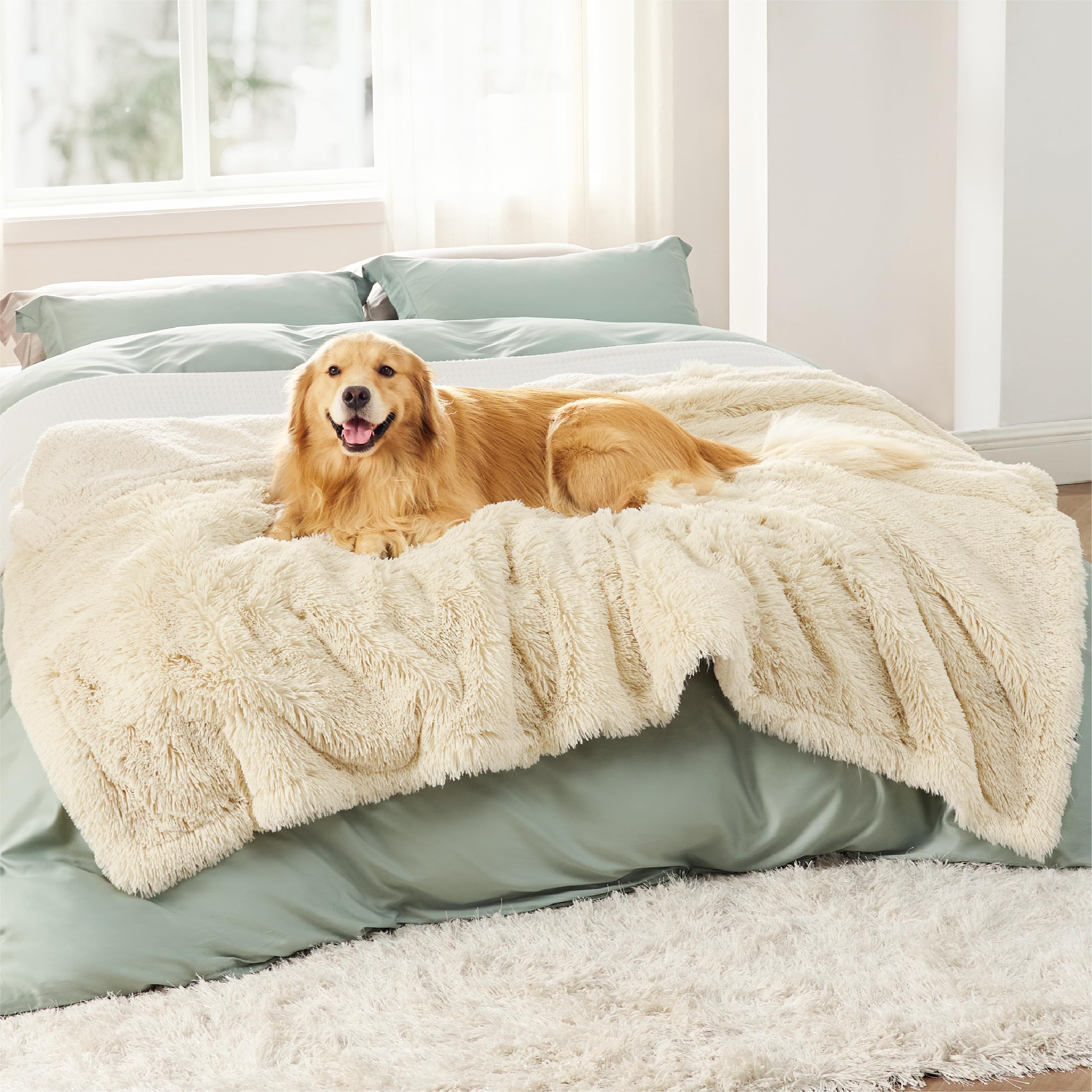 Bedsure manta impermeable para perros grandes crema protege muebles y derrames.