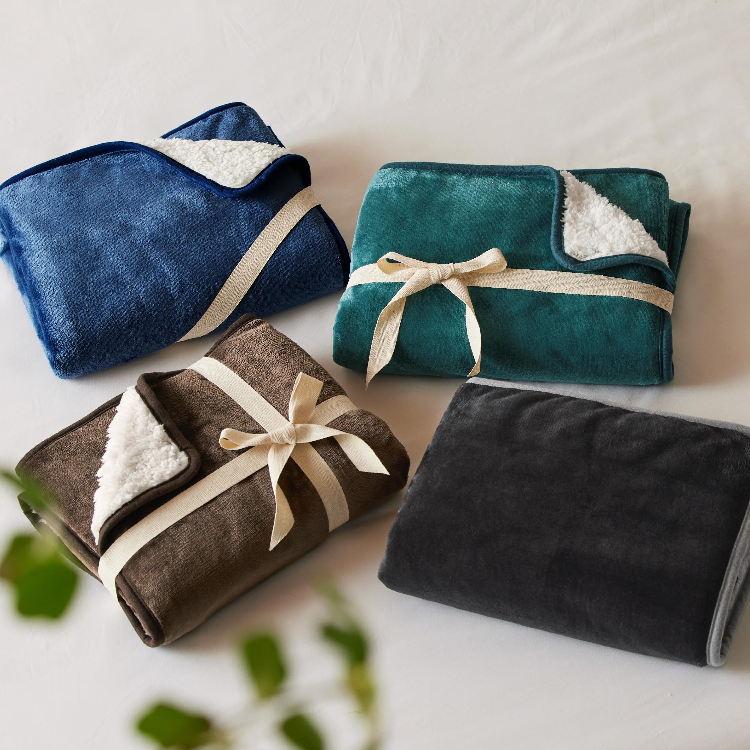 Bedsure manta impermeable perfecta para viajes, hoteles o playa, ligera y práctica.