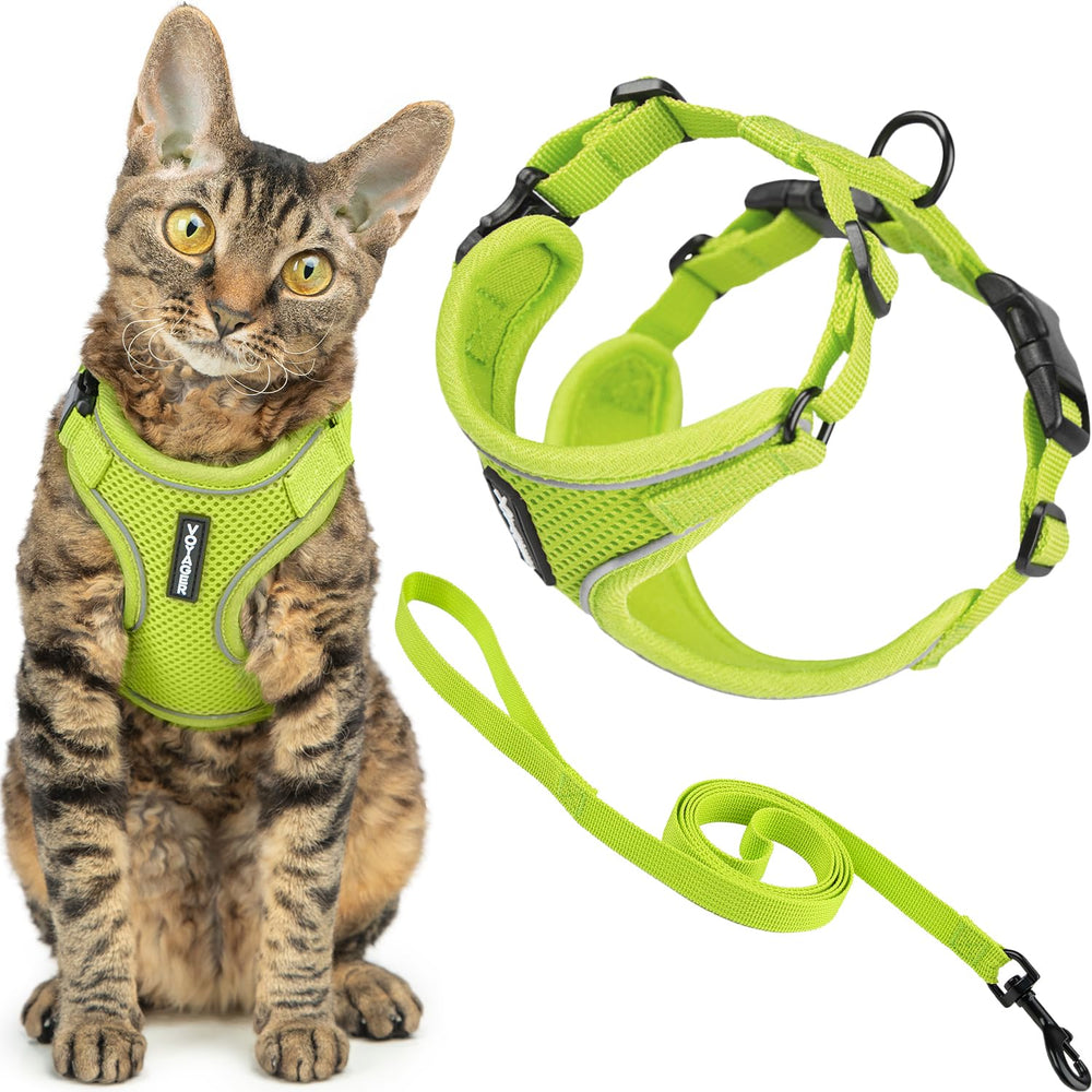 Arnés Voyager de Best Pet Supplies, vista frontal en lima, ajuste seguro para gatos.