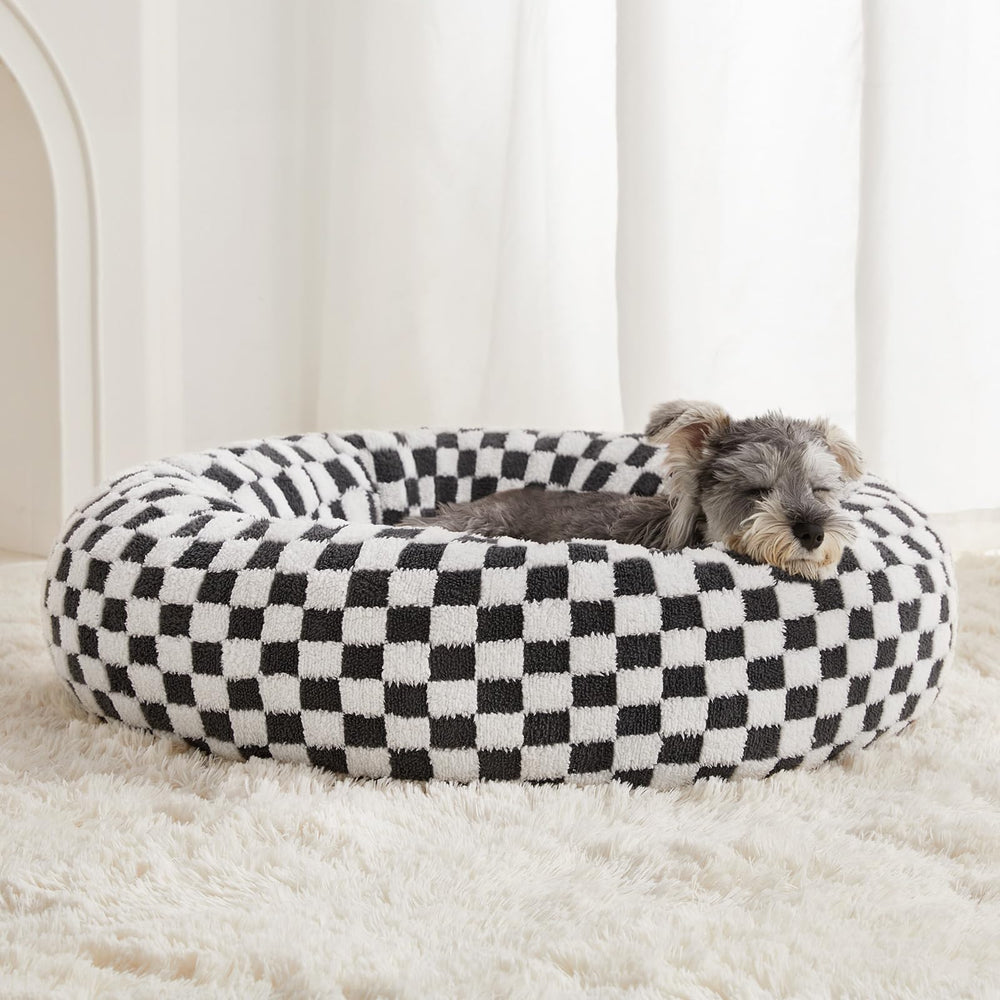 Cama donut de BFPETHOME para perros, diseño redondo y descanso cómodo.