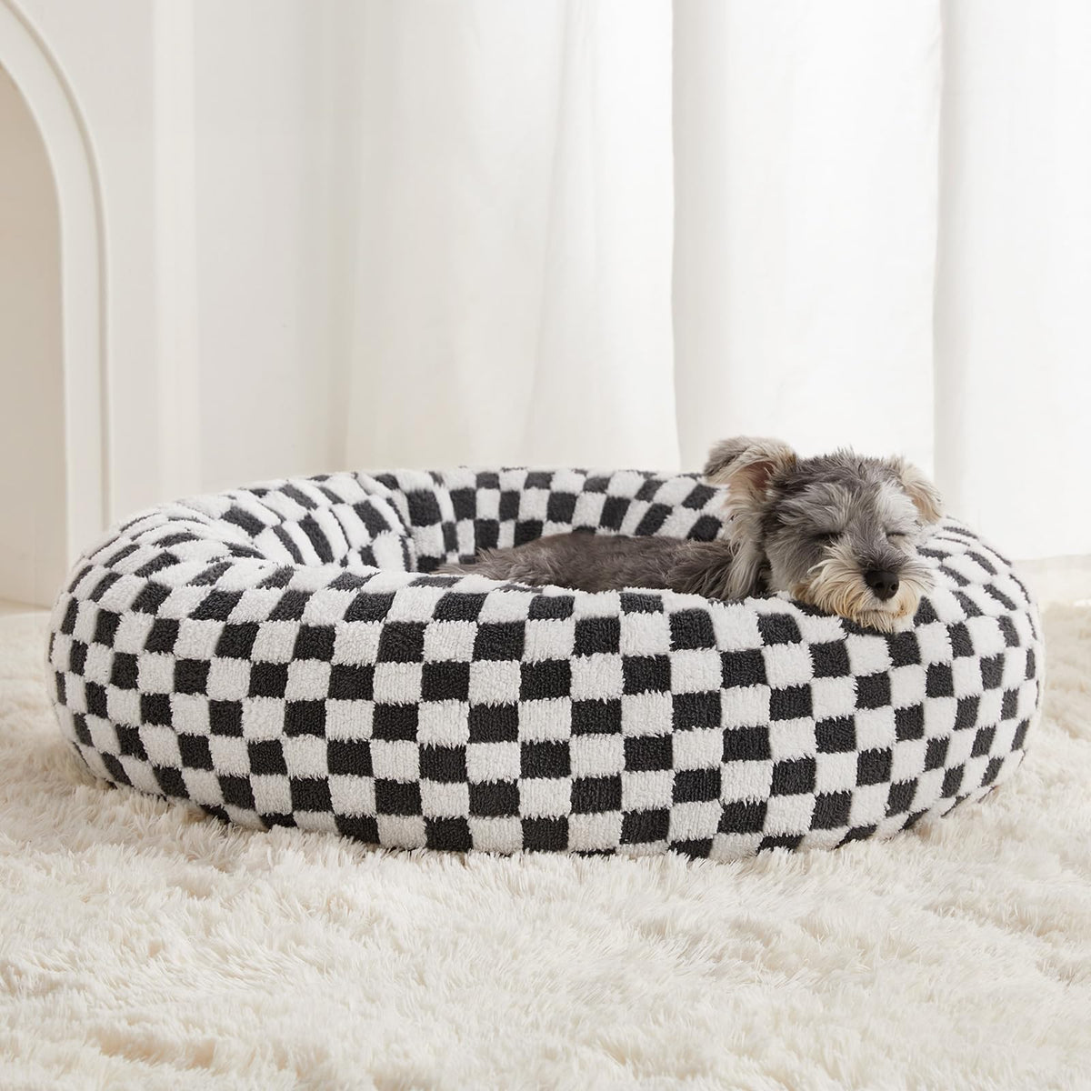 Cama donut de BFPETHOME para perros, diseño redondo y descanso cómodo.