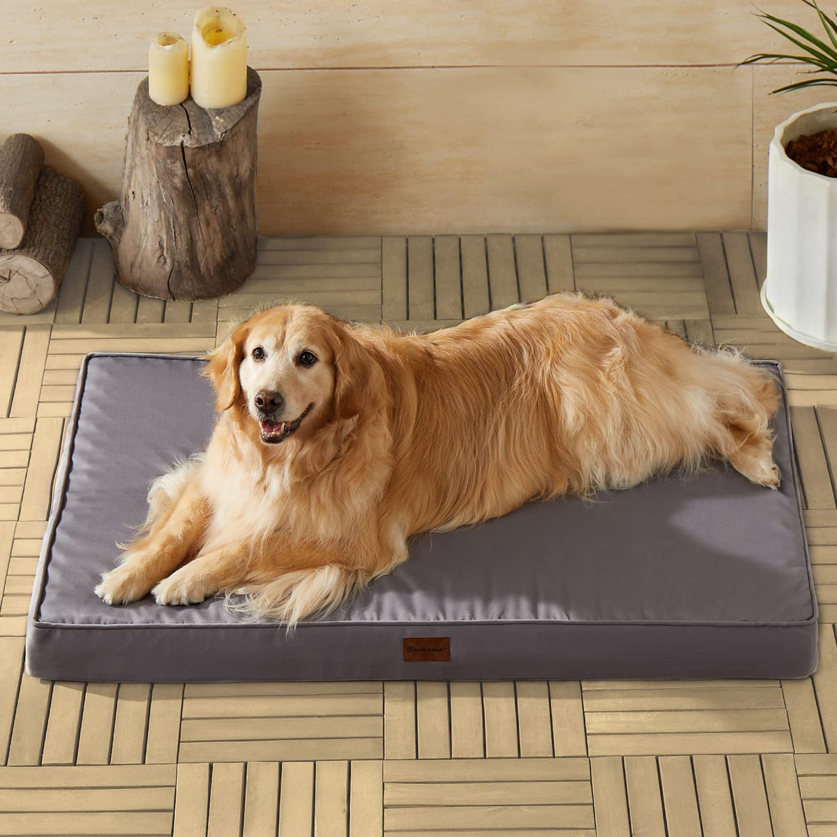 Cama exterior BFPETHOME para perros grandes con funda impermeable.