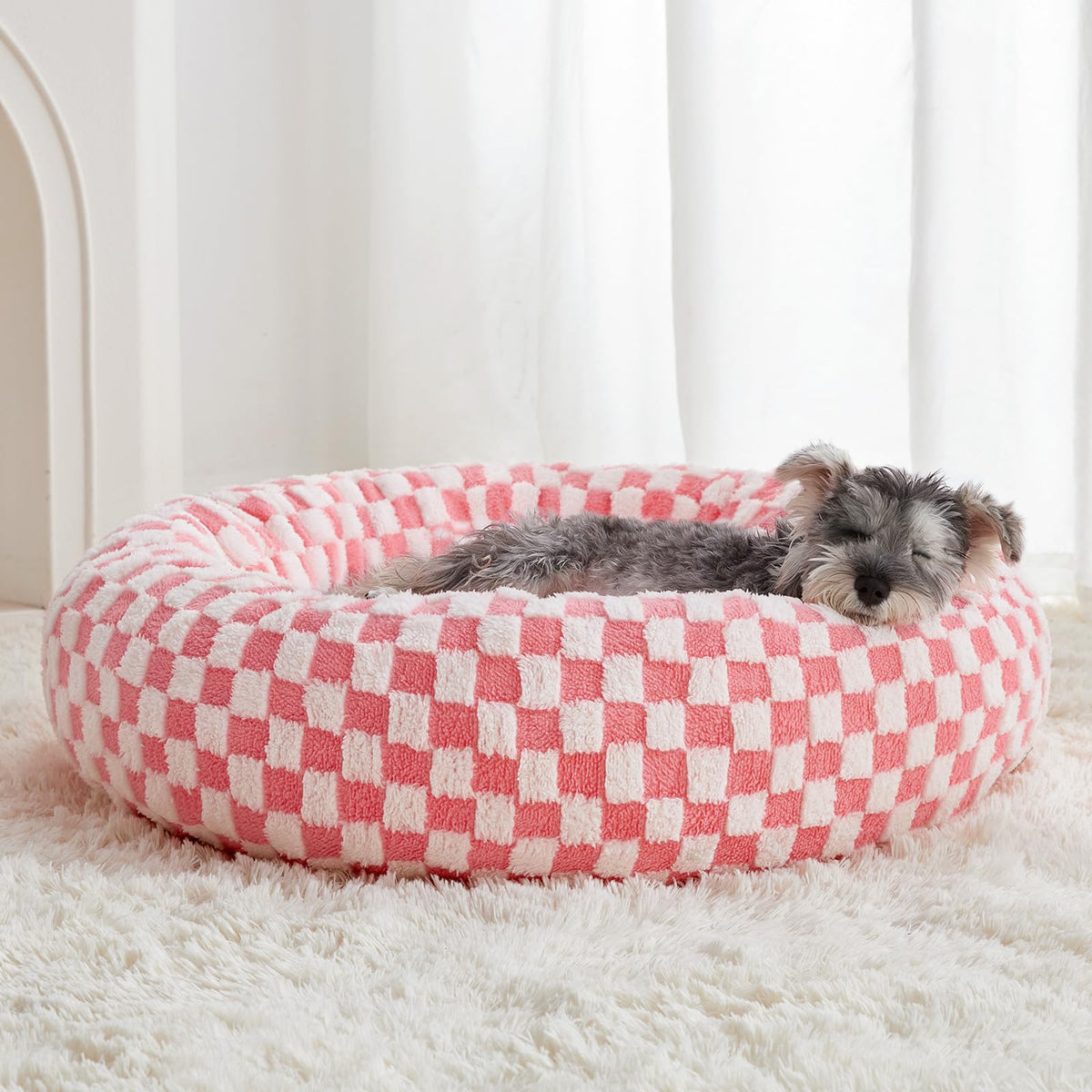 Cama donut BFPETHOME para perro pequeño en rosa, descanso suave y seguro.