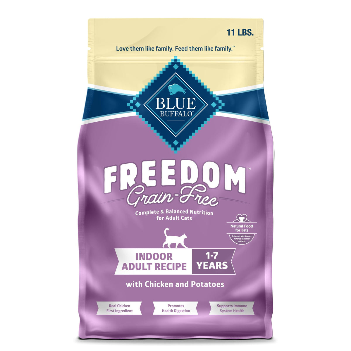Blue Buffalo Freedom sin cereales para gatos adultos interiores, empaque frontal destaca pollo real como ingrediente