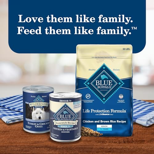 Blue Buffalo Homestyle Senior Receta natural para perros mayores.