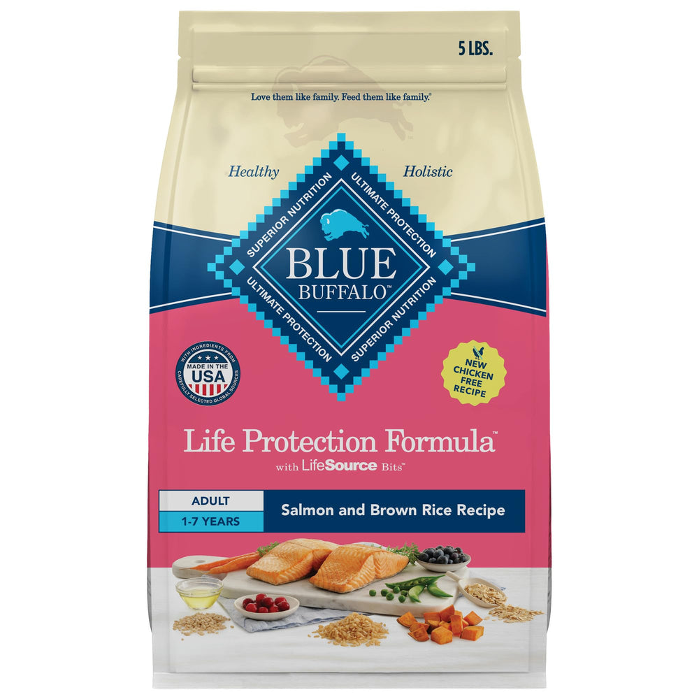 Blue Buffalo Life Protection con salmón, primer ingrediente para pelaje saludable.