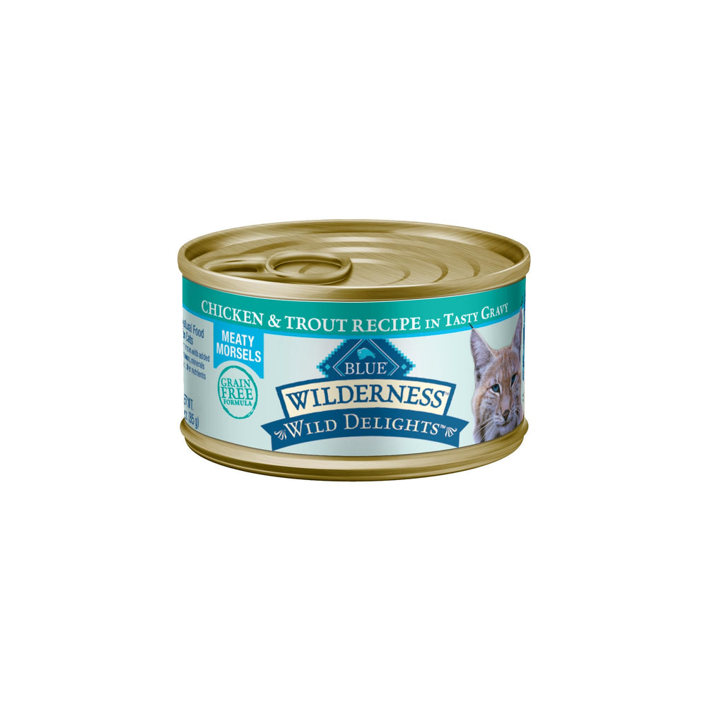 Blue Buffalo Wilderness: lata de 3 onzas con pollo y trucha, sabor apetecible para gatos activos.