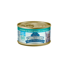 Blue Buffalo Wilderness: lata de 3 onzas con pollo y trucha, sabor apetecible para gatos activos.