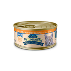Blue Buffalo Wilderness Delights con pollo y pavo en salsa, sabor natural para gatos activos.