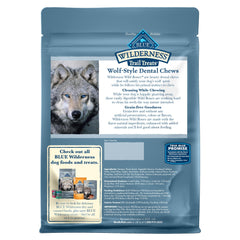 Blue Buffalo Wilderness masticables dentales para perros pequeños.