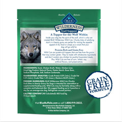 Blue Buffalo Wilderness Trail Toppers trozos de pato para premiar entre comidas.