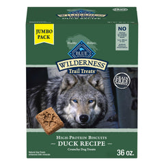 Blue Buffalo Wilderness Trail Treats galleta de pato crujiente para perros activos.