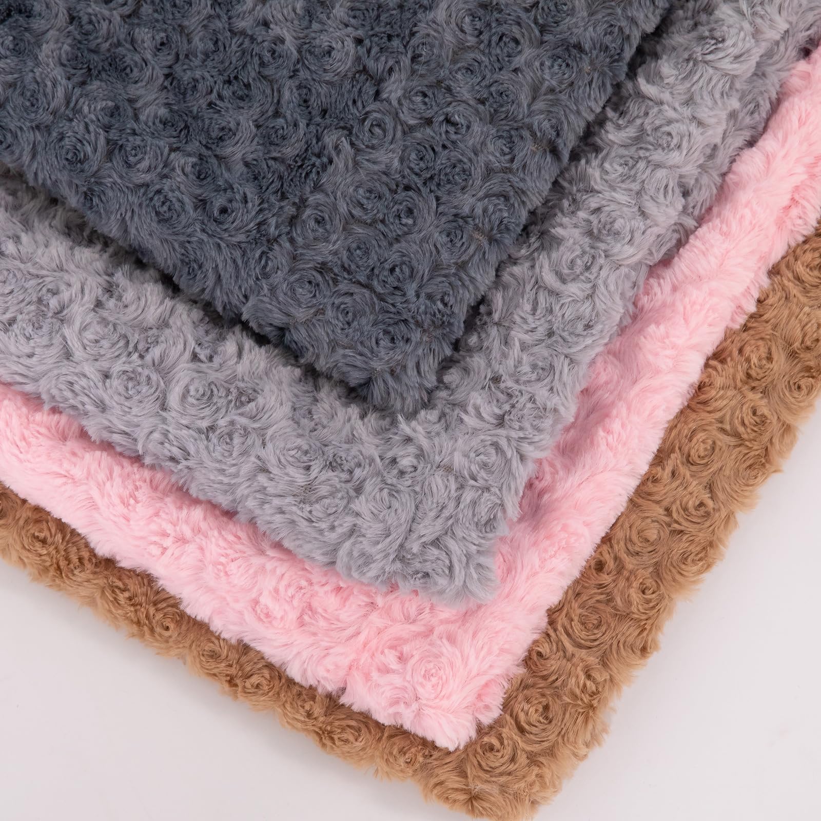 BLVOTKRO material reciclado, opción ecoamigable para reutilizar prendas viejas.