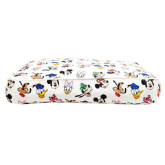 Cama Buckle-Down Disney con estampado Sensacional Seis en marfil, vista general para confort del perro.