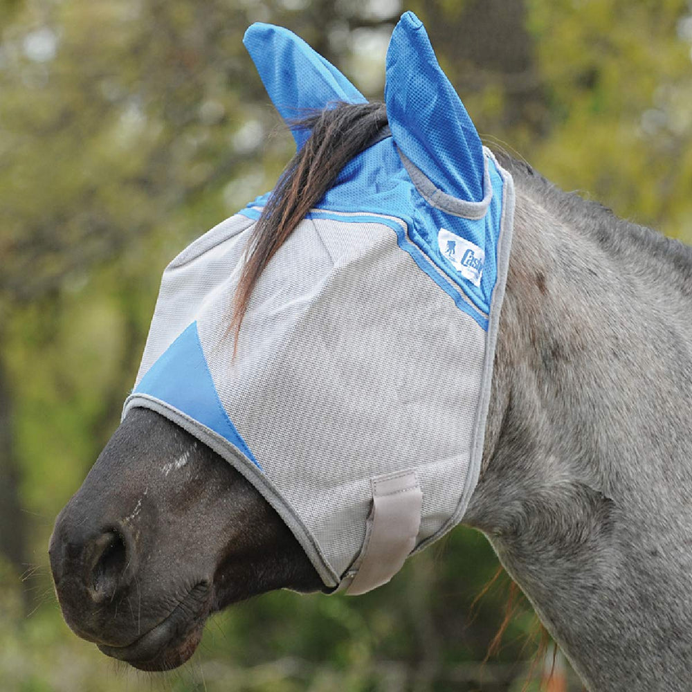 Cashel Crusader máscara para caballos, enfoque en orejas, ajuste cómodo y protección duradera.