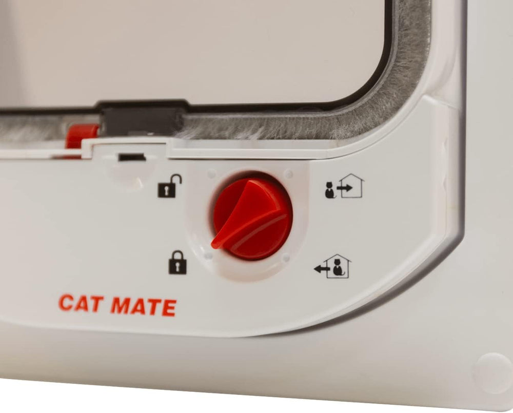 Cat Mate gatera funciona con pila de 9V (no incluida).