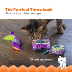 Catstages So Meowsome casete 90s, estimula juego de persecución y rasca dientes.