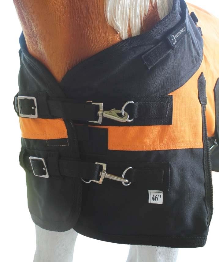 CHALLENGER 1200D, correas de barriga ajustables, mantiene el cobertor en su lugar.