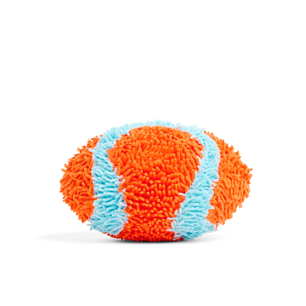 Chuckit! Fumbler protege muebles durante el juego interactivo en casa