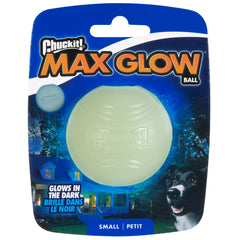 Pelota Chuckit! glow oscura de 2 pulgadas para juegos nocturnos seguros.