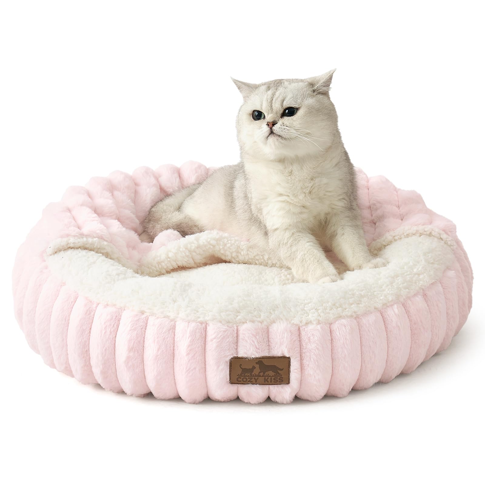 Cama Cozy Kiss con capucha ofrece refugio cálido para siestas tranquilas.