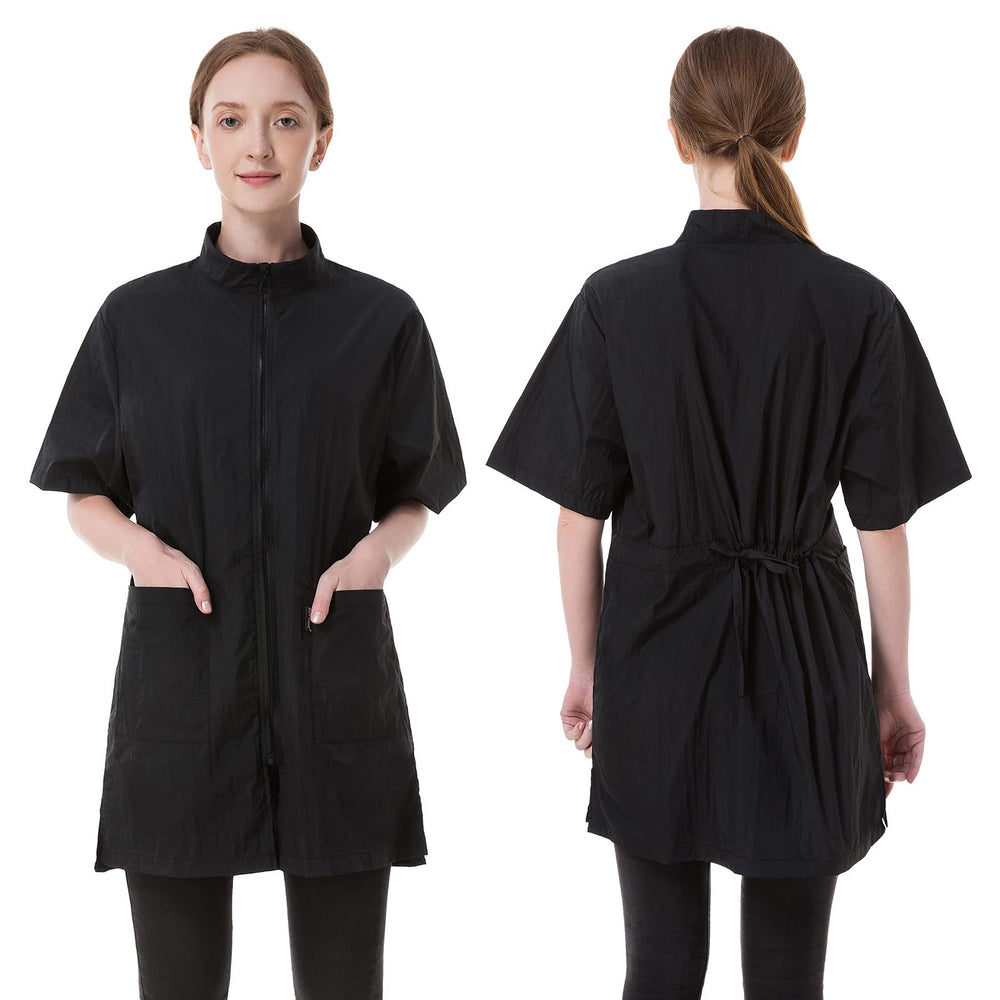 DHXYZZB smock de peluquería impermeable visto de frente, protege contra pelos y salpicaduras.