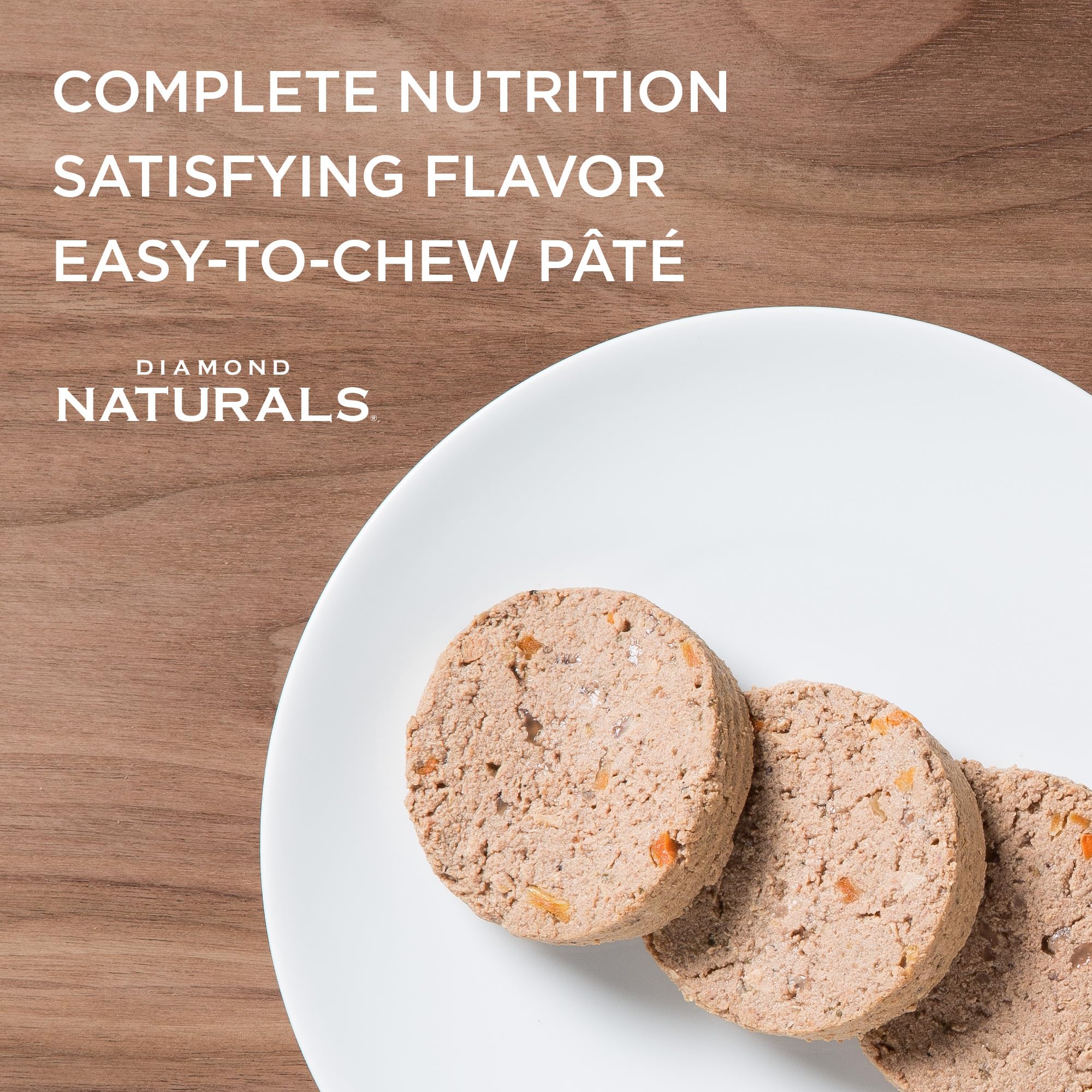 Diamond Naturals etiqueta nutricional de la lata, destacando vitaminas y minerales de ingredientes de calidad.