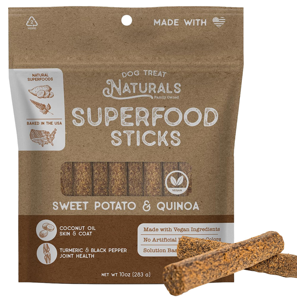 Dog Treat Naturals Superfood Sticks dans un sachet recyclable, collation pratique pour l'entraînement.