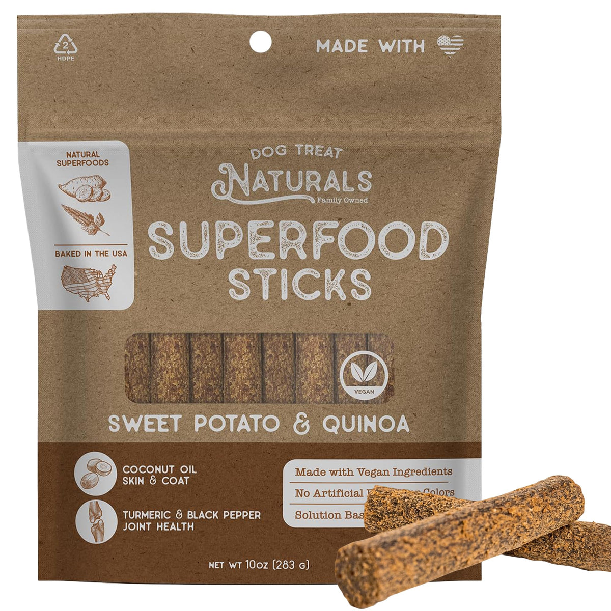 Dog Treat Naturals Superfood Sticks dans un sachet recyclable, collation pratique pour l'entraînement.