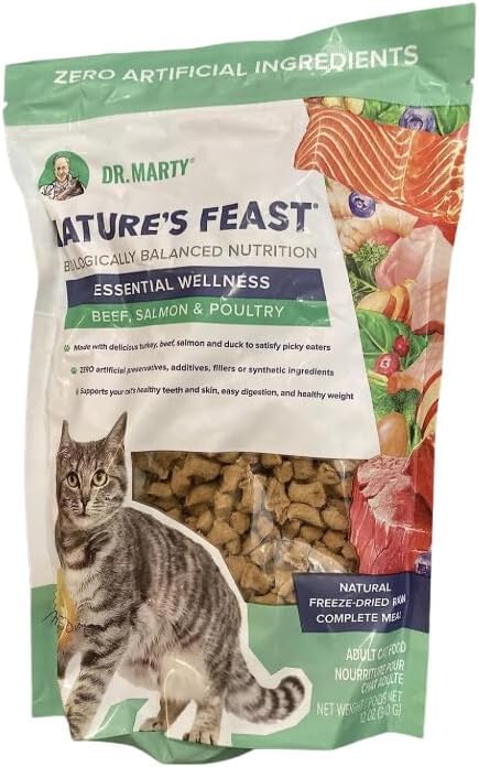 Dr. Marty comida seca para gatos con carne, salmón y aves, sabor que suele gustar.