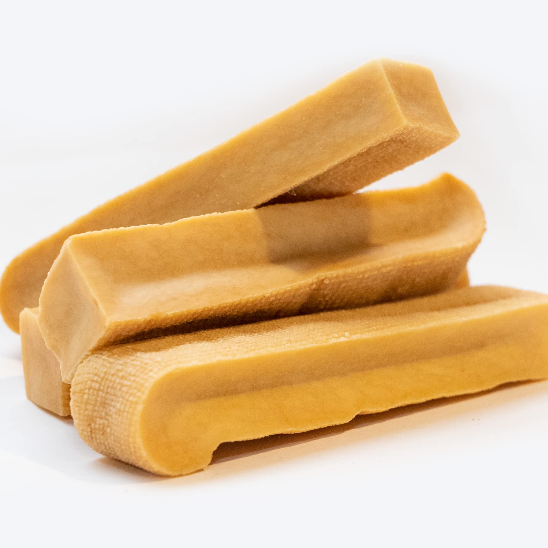 EcoKind Yak chews, textura ahumada que deleita el olfato del perro.