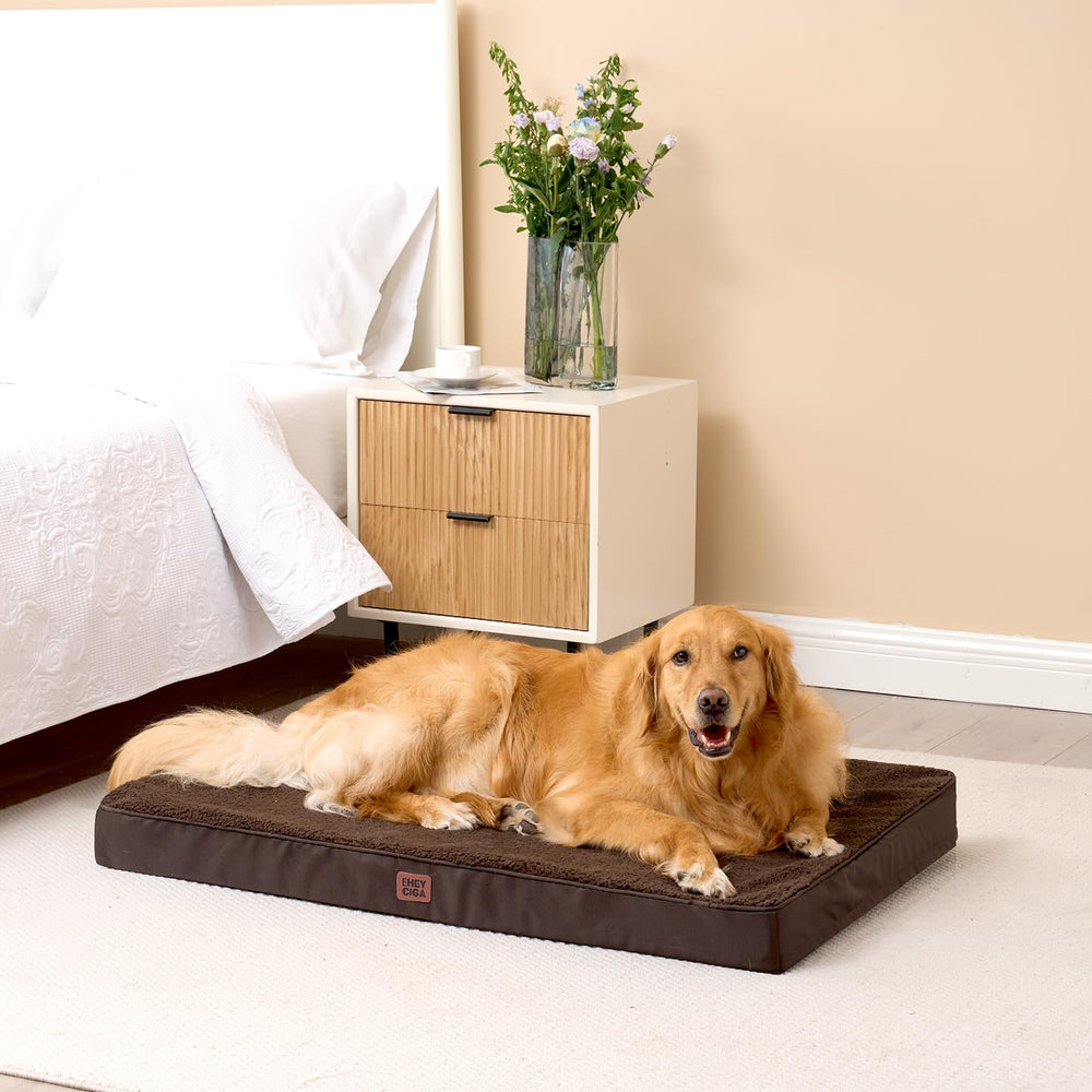 Cama EHEYCIGA en color marrón que se integra con la decoración interior.