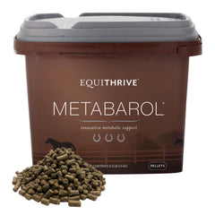 Equithrive Metabarol pellets en tarro, fácil de almacenar para uso diario.