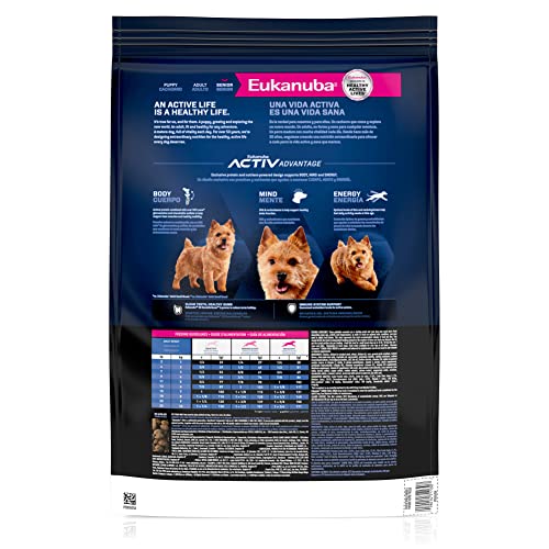 Eukanuba Senior Small Breed croquetas en forma de S, crocantes para dientes sanos.