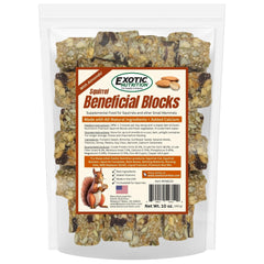 Detalle de mezcla de semillas y nueces en bloque Exotic Nutrition para ardillas.