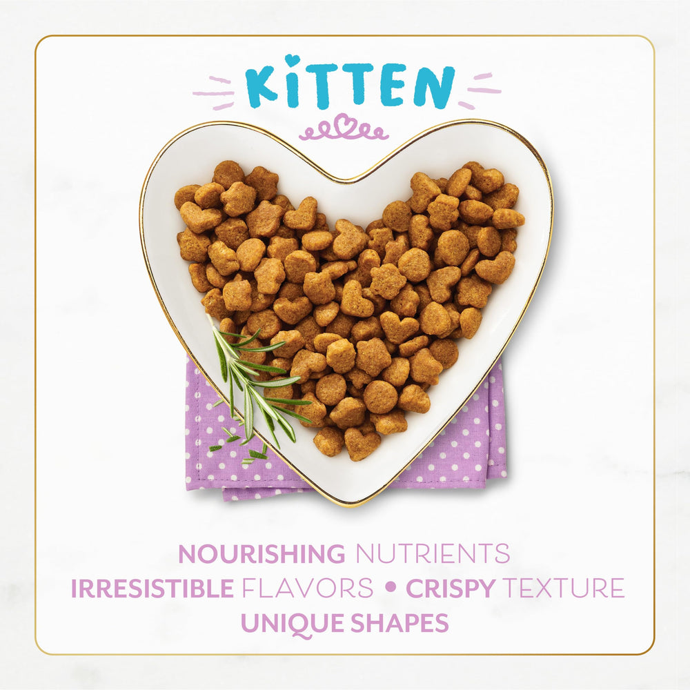 Croquetas con textura crujiente para gatitos curiosos.