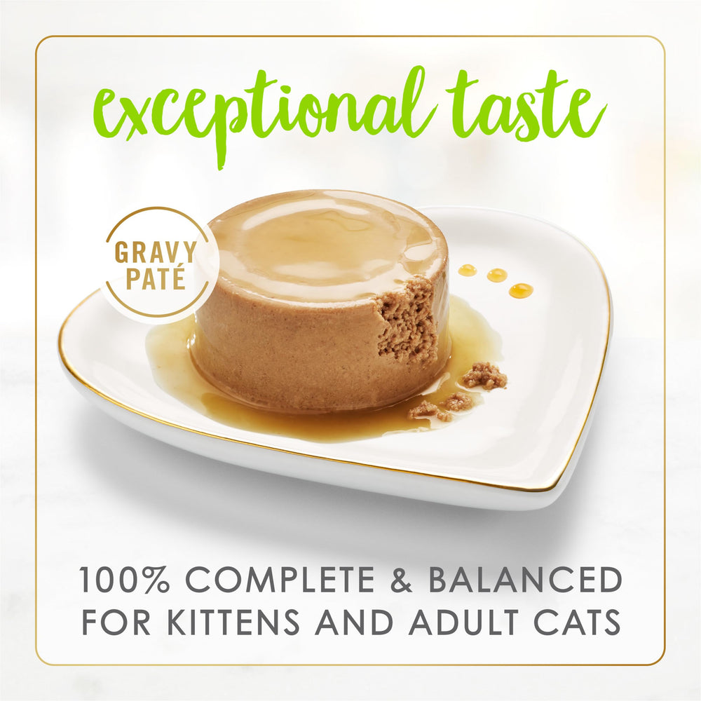 Purina Fancy Feast Salmón con salsa sabrosa y textura cremosa.