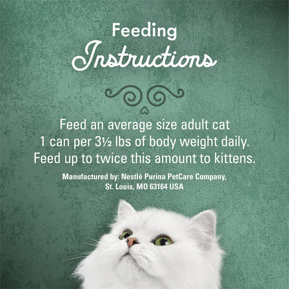 Gato comiendo Fancy Feast Medleys, muestra la experiencia de sabor.