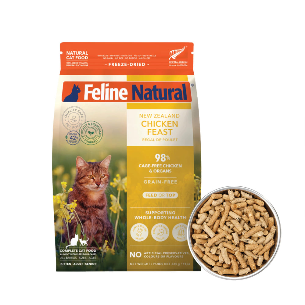 Feline Natural alimento seco para gatos mostrando textura rica en carne y color natural