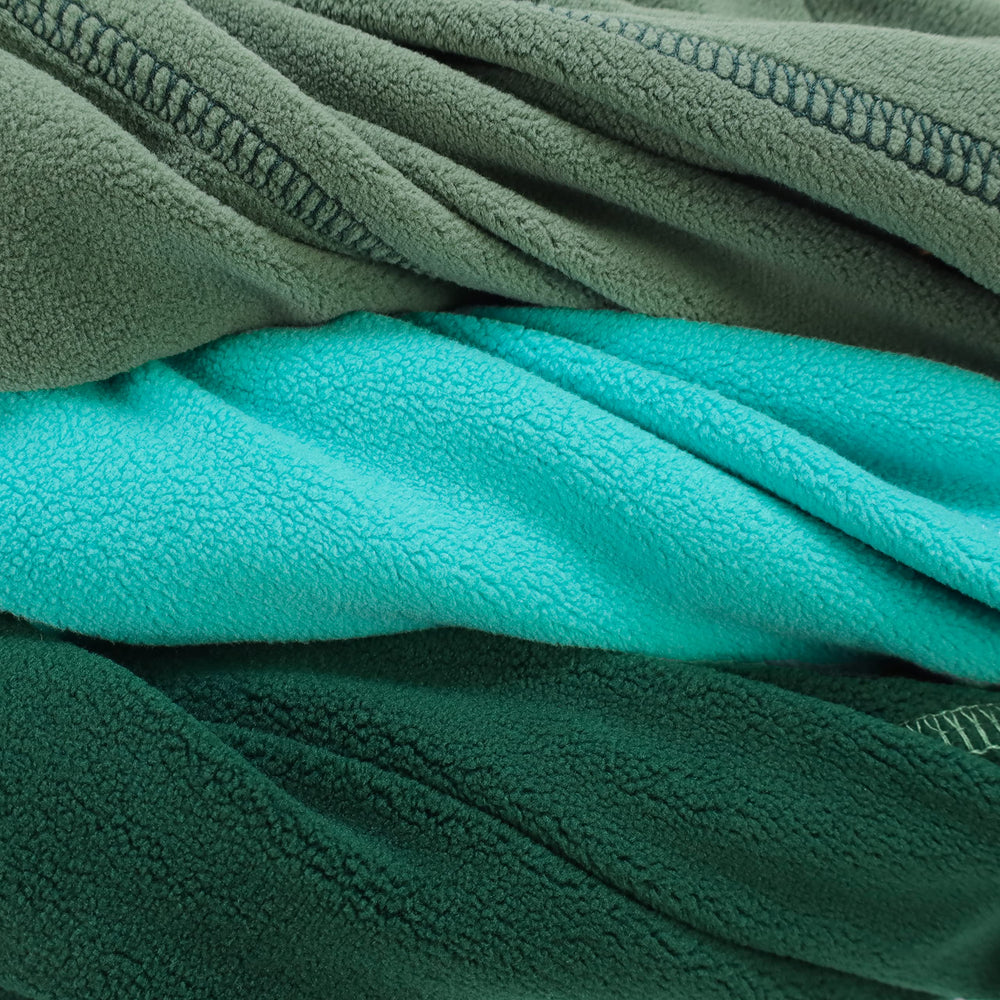 Fitwarm modelo mascota usando la sudadera felpa, uso diario cómodo