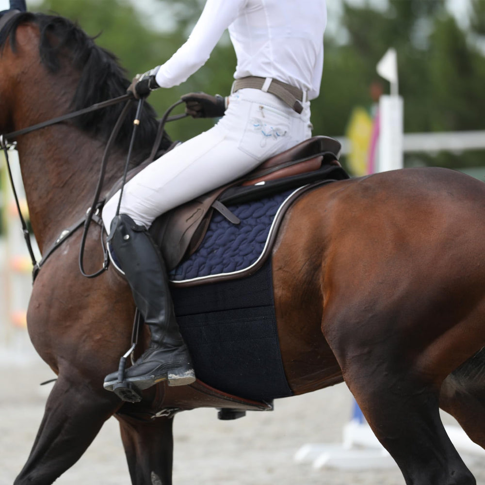 Foilswirl comodidad-panza-alta-elasticidad: se adapta a la anatomía del caballo sin restringir movimiento.