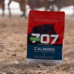 Formula 707: caballo relajado durante entrenamiento, posible apoyo para el rendimiento.