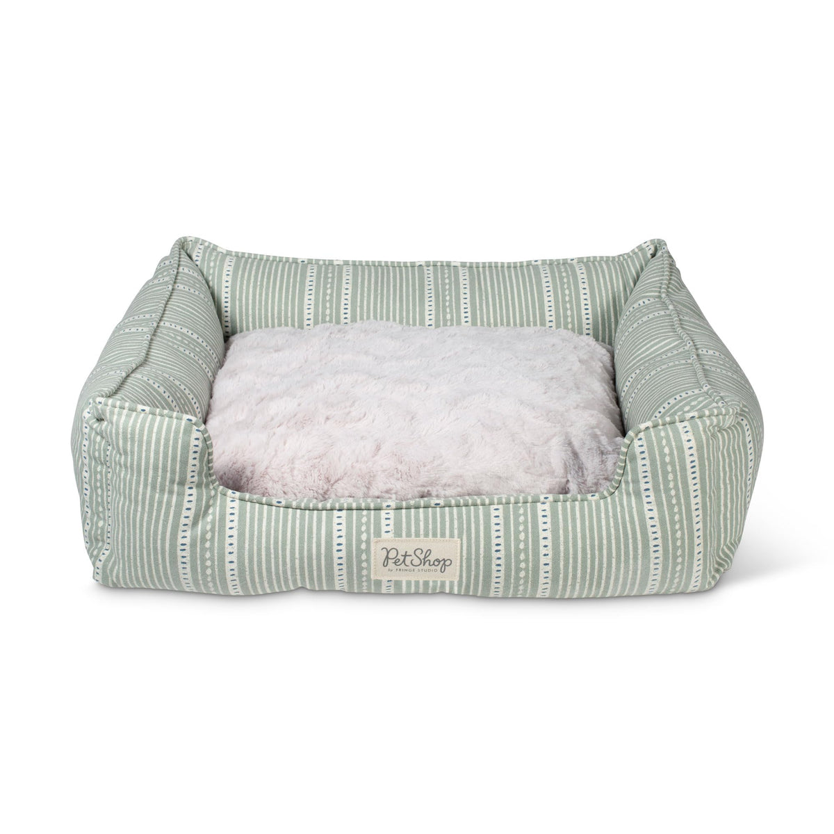 Fringe Studio cama de mascotas rectangular Dusty Sage, ideal para perros y gatos pequeños con refugio cómodo.