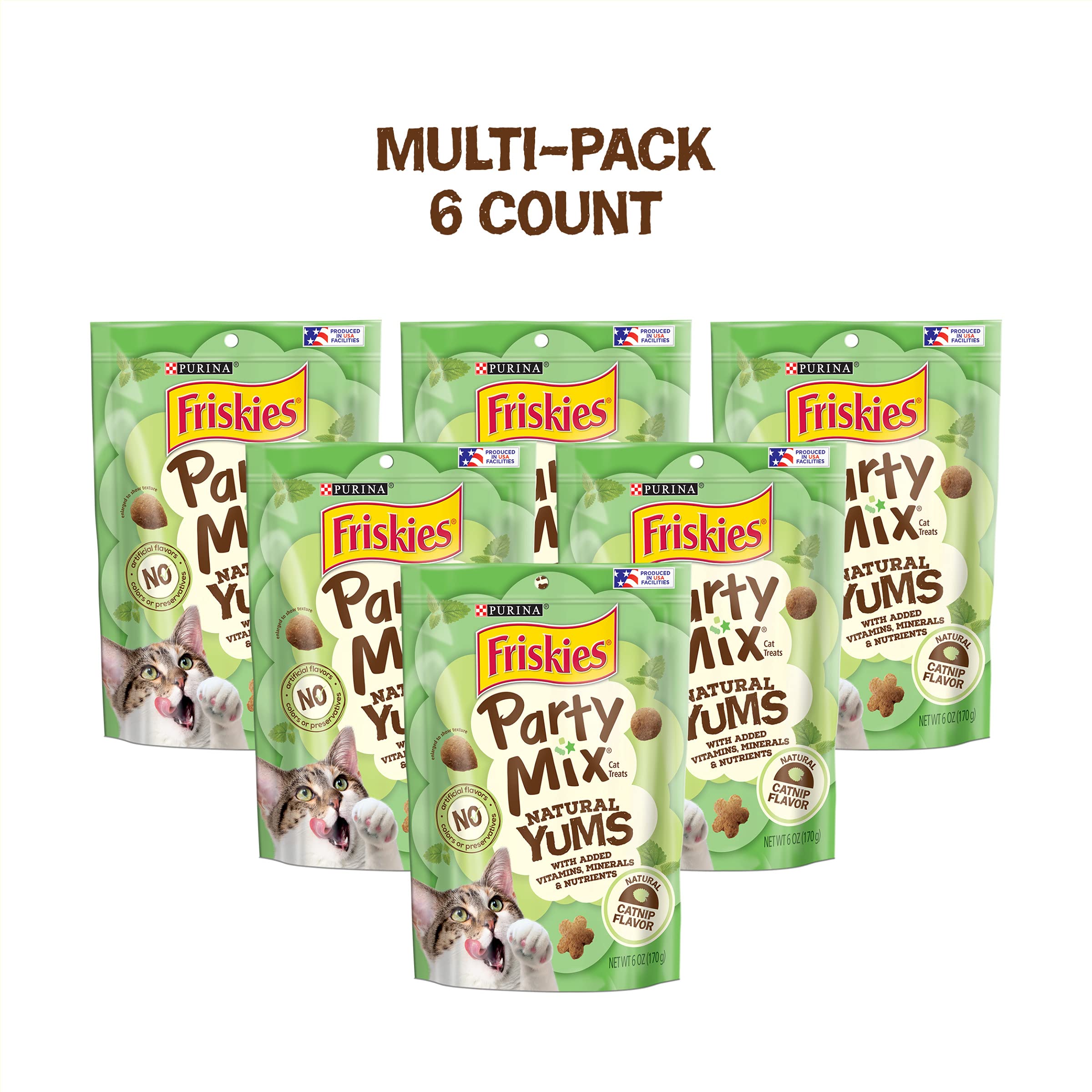 Friskies gato disfrutando catnip: sabor atrayente para premiar momentos.