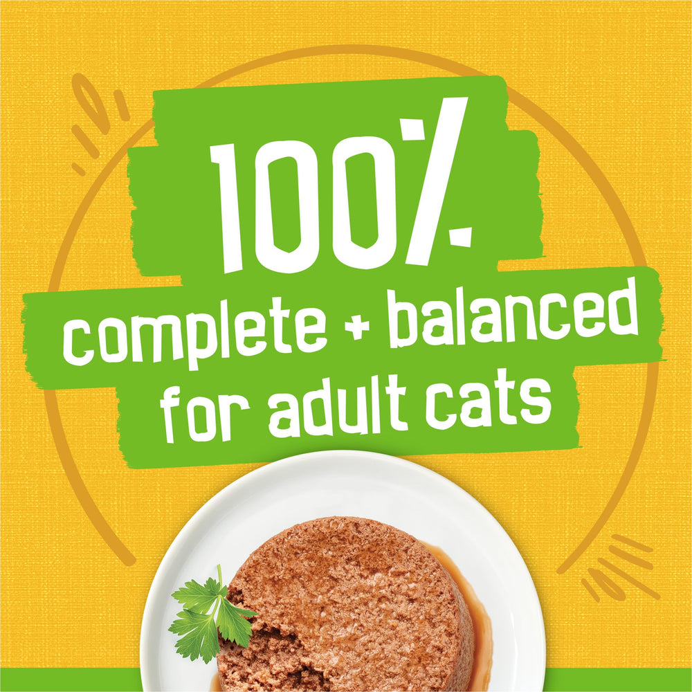 Friskies pate pollo, sabor principal para gatos adultos.