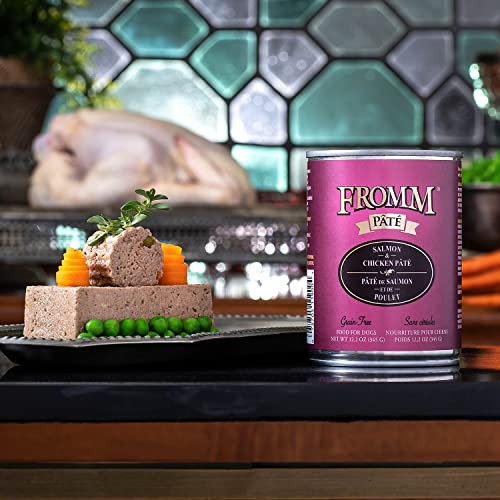 Fromm paté salmón y pollo, lata abierta, aroma que atrae a perros selectivos.